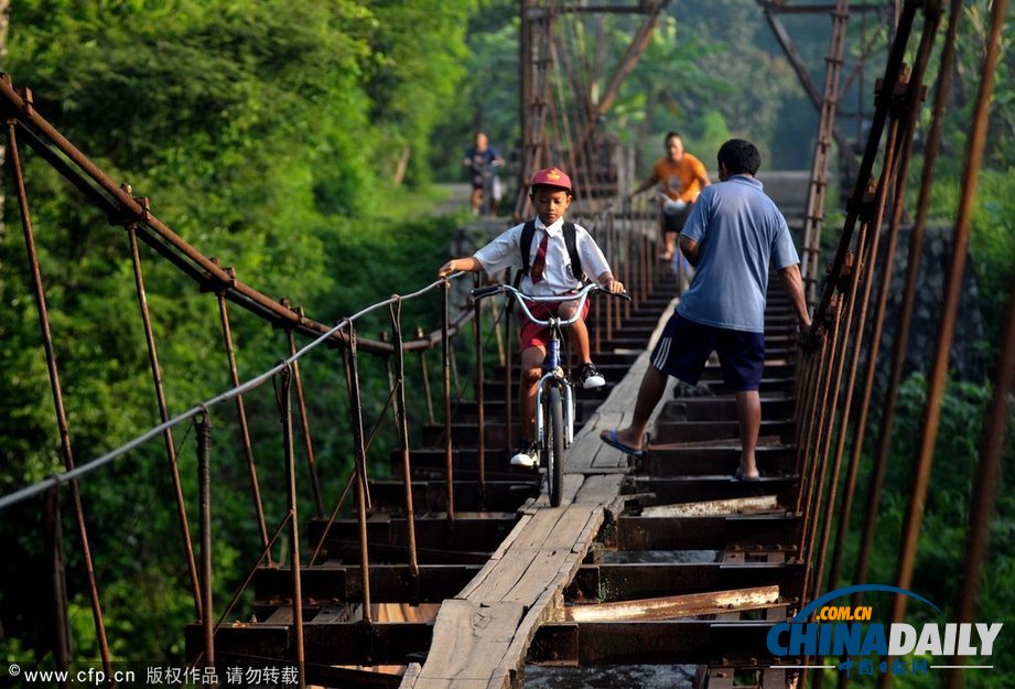 廢墟、馬路 上學之夢如此美好如此奢侈(組圖)