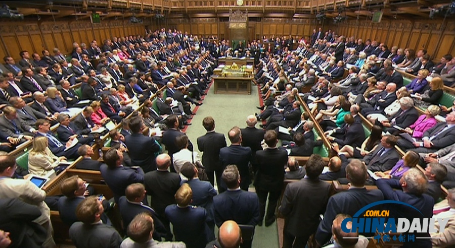 英國首相卡梅倫不敵議會反對 暫時擱置干預提議