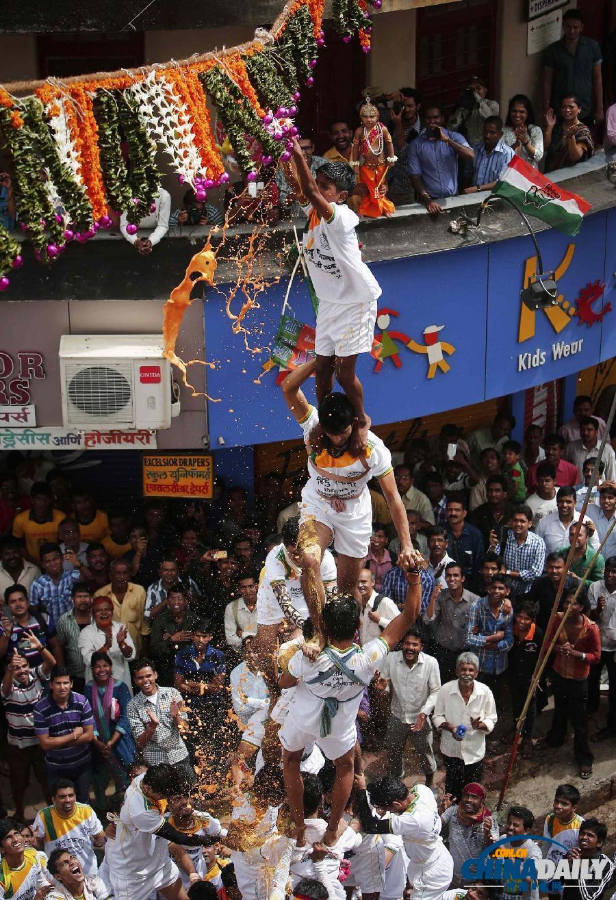 印度民眾“疊羅漢”慶祝傳統宗教節日