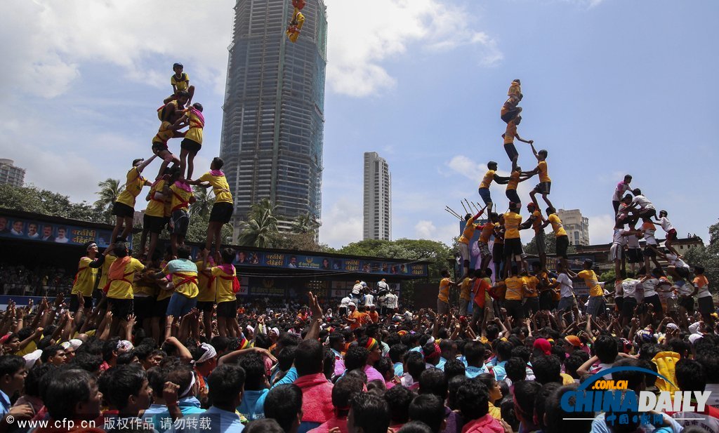 印度民眾“疊羅漢”慶祝傳統宗教節日
