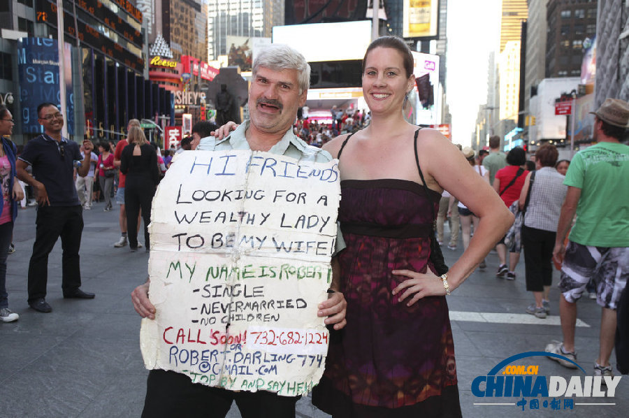 紐約老光棍街頭晃蕩十二年 只為求得富婆“包養”
