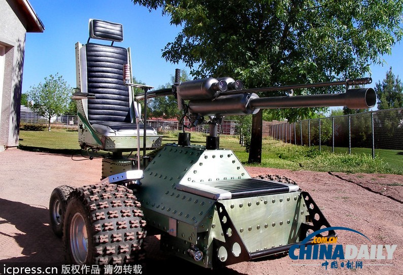 美國工程師打造噴火輪椅 殘疾人也能拉風出行