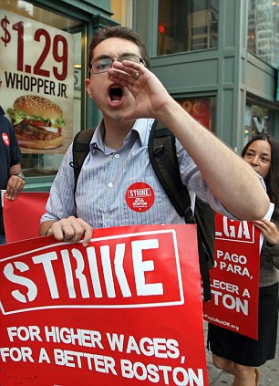 美快餐業員工大罷工要求工資加倍