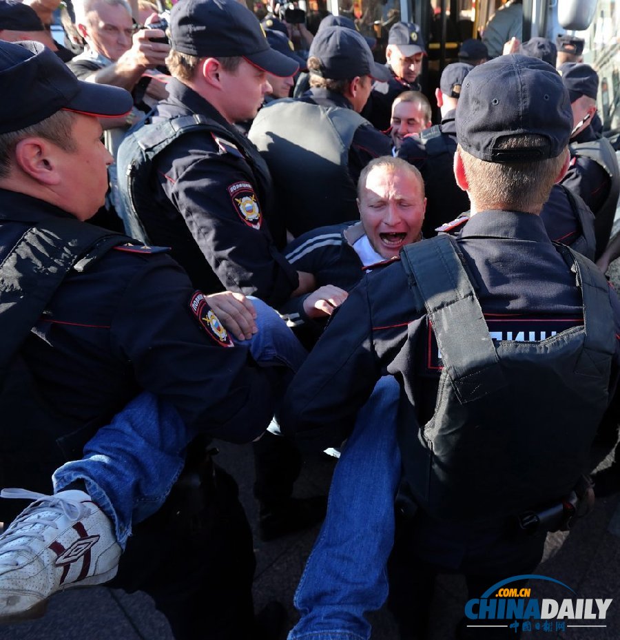 俄圣彼得堡反G20峰會(huì)示威 大罵普京奧巴馬（組圖）