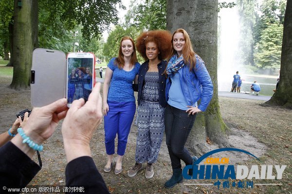 荷蘭“紅頭發(fā)”節(jié)日超熱鬧 野餐時尚秀High翻天