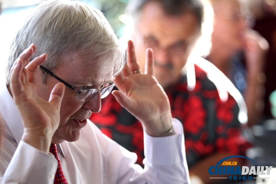 澳聯邦選舉壓力大 總理陸克文親自為選民吹頭發（高清組圖）