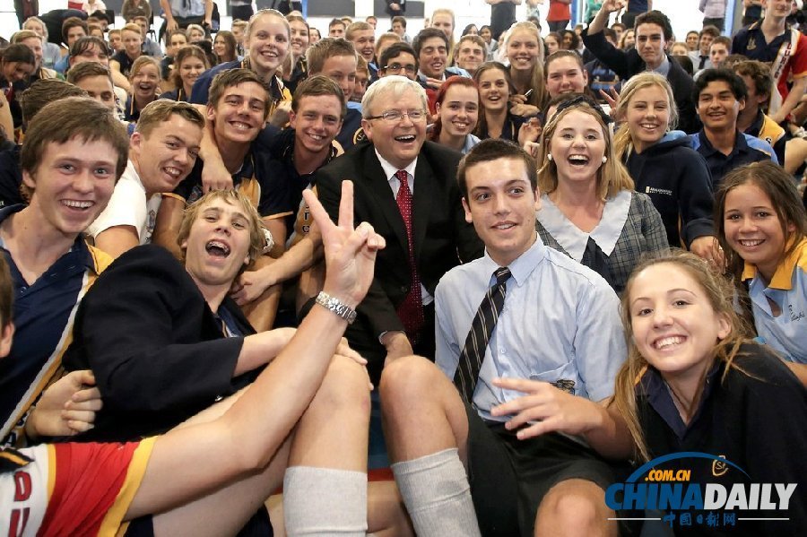 澳聯邦選舉壓力大 總理陸克文親自為選民吹頭發