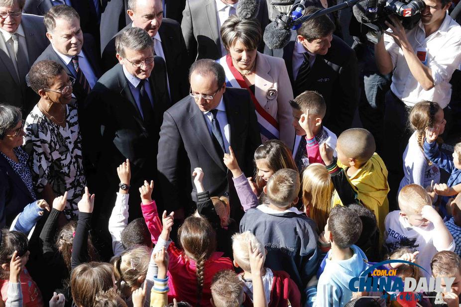 法國總統奧朗德開學季視察學校 與小蘿莉親切交流（高清組圖）