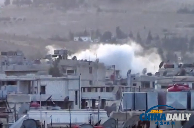 敘利亞政府軍與反對派繼續交戰 地面現巨大彈坑