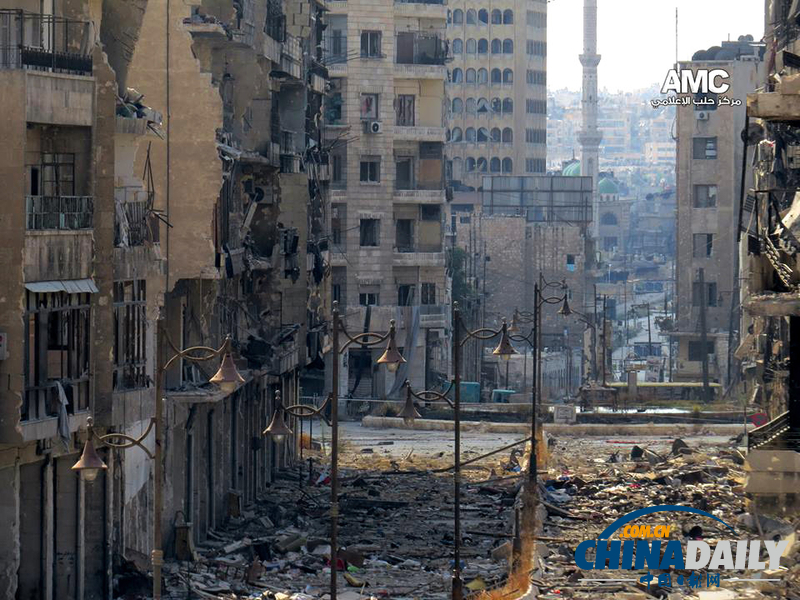 敘利亞政府軍與反對派繼續交戰 地面現巨大彈坑