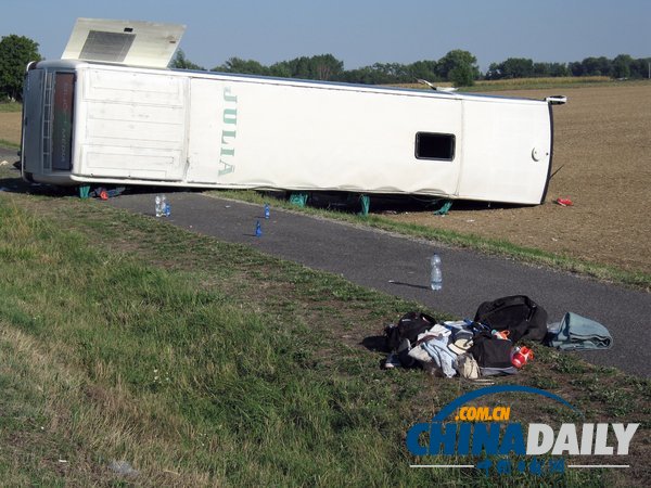 匈牙利一女子籃球隊大巴側翻 球隊經理及主帥遇難