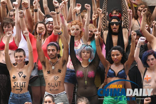 芝加哥:“蕩婦游行”活動(dòng)舉行 意在呼吁反對(duì)性侵犯罪