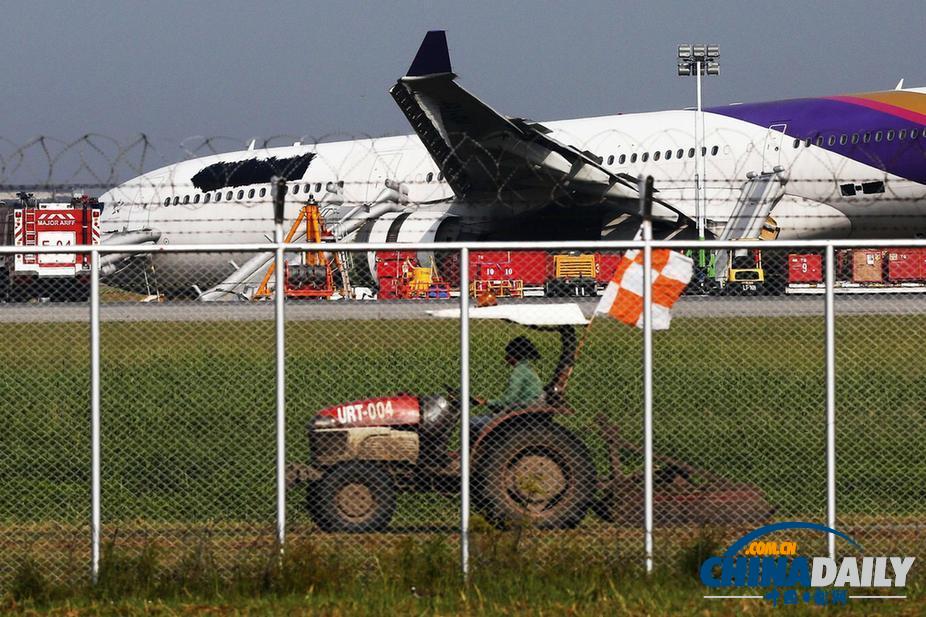 泰航一飛機(jī)因故障沖出跑道 9名中國(guó)乘客受傷（高清組圖）