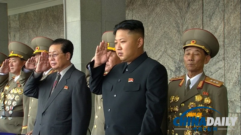 朝鮮舉行建國65周年閱兵式 短裙女兵整齊劃一