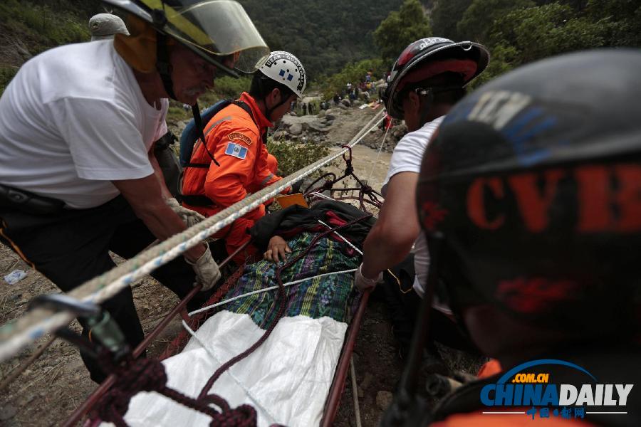 危地馬拉客車從懸崖墜入深谷 至少45人死亡