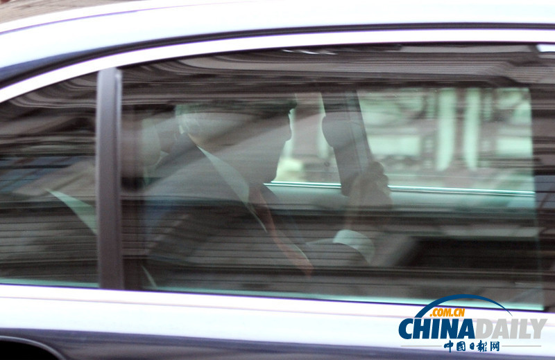 美國務卿克里驅車離開英國外交部 遭抗議者圍追堵截