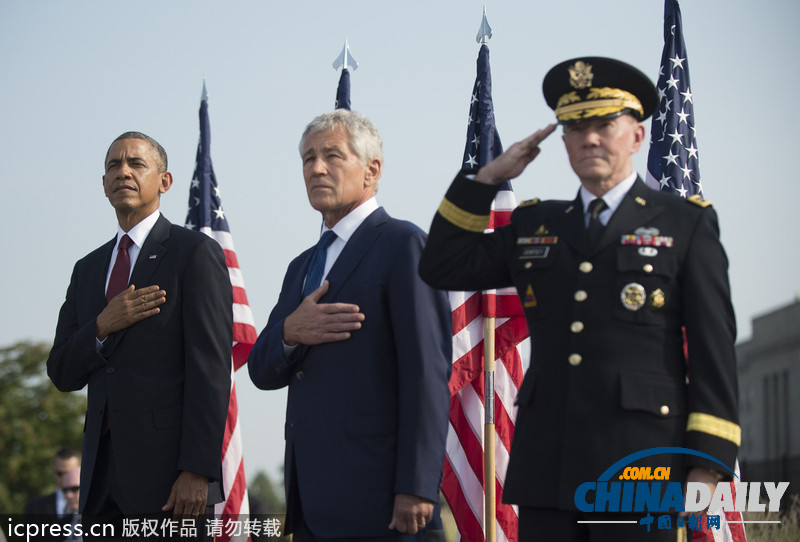 奧巴馬出席9·11事件紀念活動 天氣炎熱狂擦臉