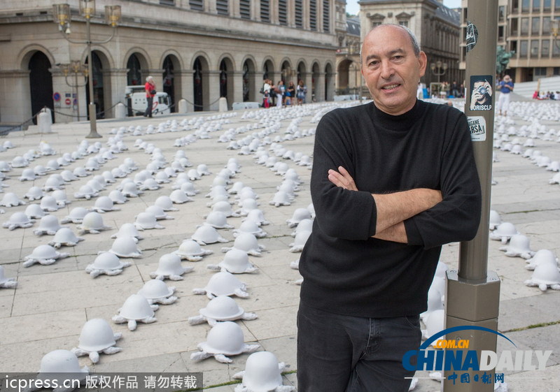 藝術家打造千只“鋼盔海龜”譴責全球暴力事件頻發。