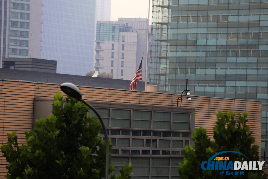 美駐華使館降半旗為海軍司令部槍擊案死難者致哀