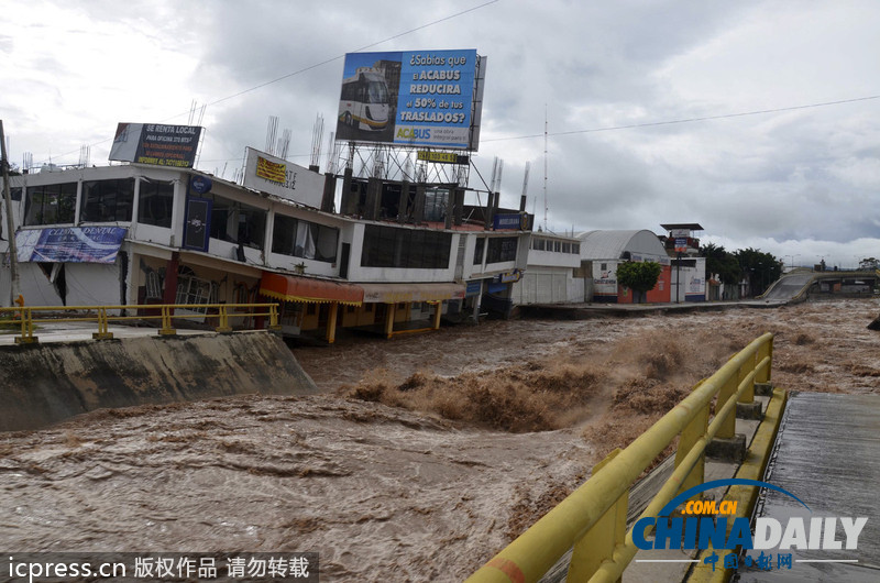 墨西哥颶風引山體滑坡致至少34死 公路被劈斷