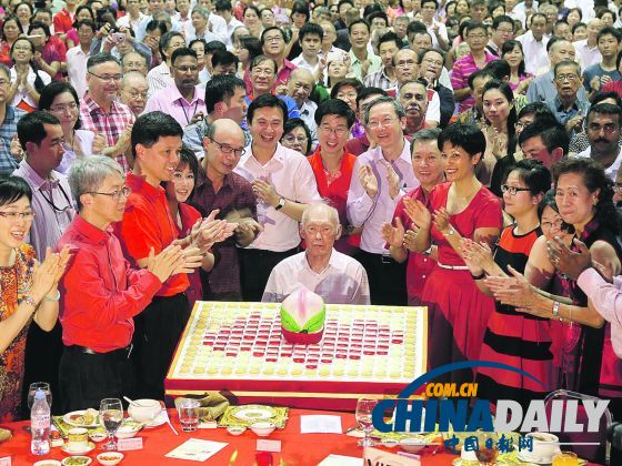 新加坡前總理李光耀90歲大壽 議員為其舉行慶祝會