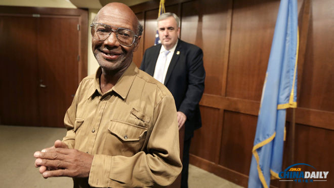 美流浪漢上交中國學生遺失巨款 獲捐款數(shù)萬美元