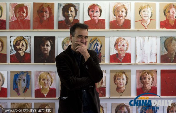 默克爾“小清新照”現(xiàn)身柏林藝術(shù)博覽會（組圖）