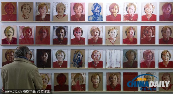 默克爾“小清新照”現(xiàn)身柏林藝術(shù)博覽會(huì)（組圖）