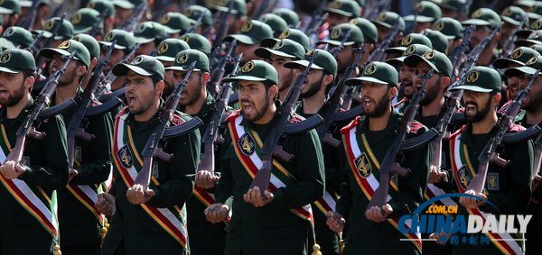 魯哈尼出席伊朗年度閱兵式 稱希望敘利亞結束內戰