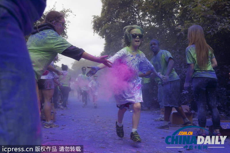  美國色彩賽跑活動 五彩繽紛其樂無窮