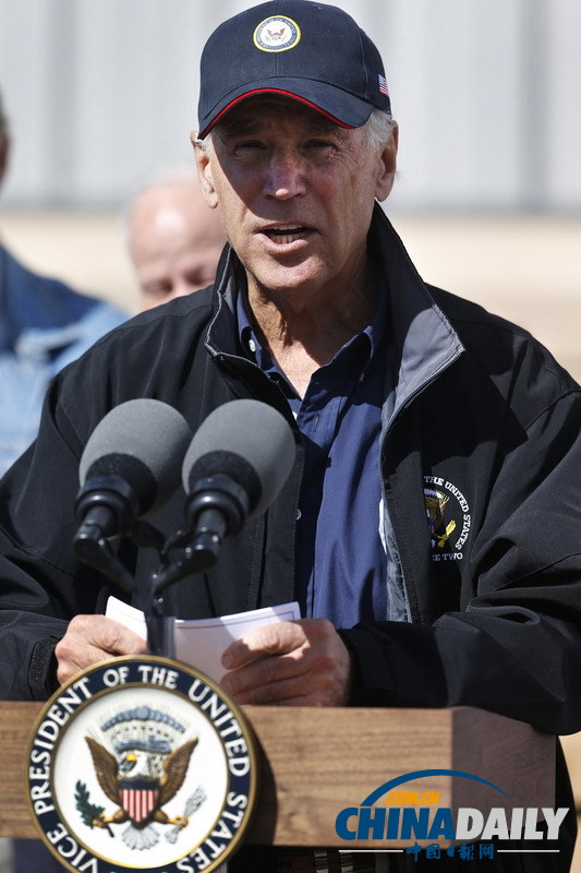 美副總統(tǒng)赴災(zāi)區(qū)接受采訪 為科羅拉多洪水災(zāi)民籌款