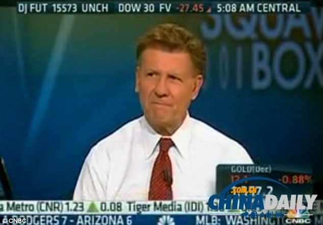 美財經主持人模仿印度口音調侃盧比幣值挨批