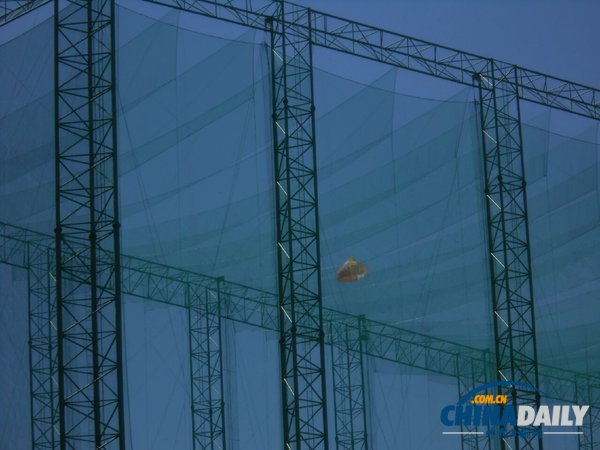 一架F-5戰(zhàn)機(jī)在韓國(guó)墜毀 飛行員跳傘逃生（組圖）