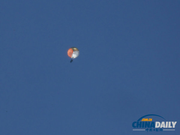 一架F-5戰(zhàn)機(jī)在韓國墜毀 飛行員跳傘逃生（組圖）