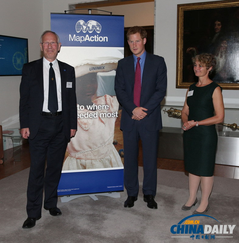 英國哈里王子參加活動拉褲頭 行為不雅