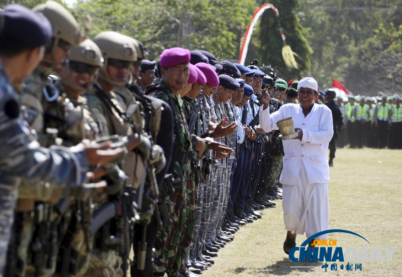 印尼士兵嚴陣以待APEC會議安保工作（組圖）