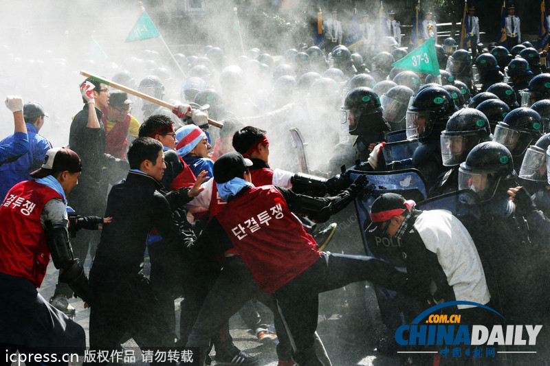 韓國警察機動部隊舉行應對暴力示威演習