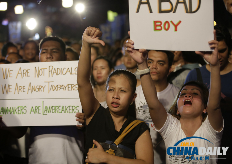 菲律賓民眾舉行反腐示威 巨型“金豬”搶風頭