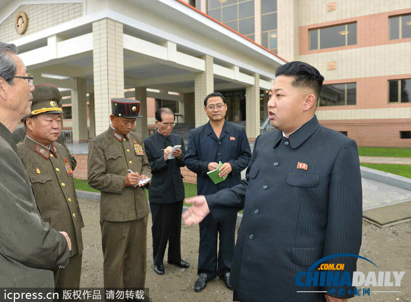 金正恩視察朝鮮蘑菇研究院 喜笑顏開(kāi)（圖）