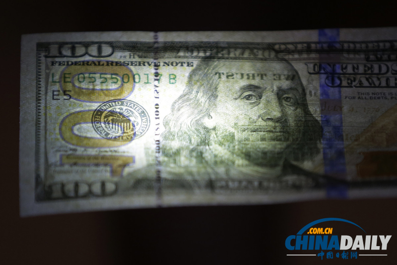 美國發(fā)行新版百元大鈔 印制復(fù)雜防偽功能突出（組圖）