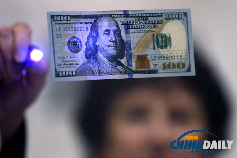 美國發行新版百元大鈔 印制復雜防偽功能突出（組圖）