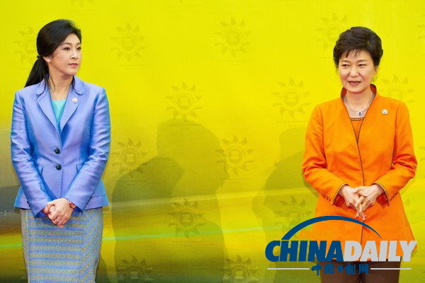 東盟峰會:越南總理“艷福不淺” 獲韓泰兩美女政客“夾擊”