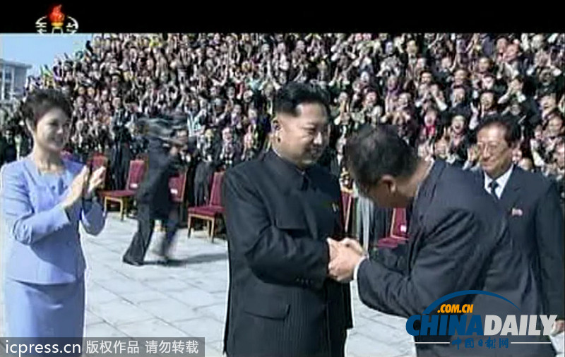 朝鮮勞動黨成立68周年 金正恩攜夫人看演出興趣濃（圖）