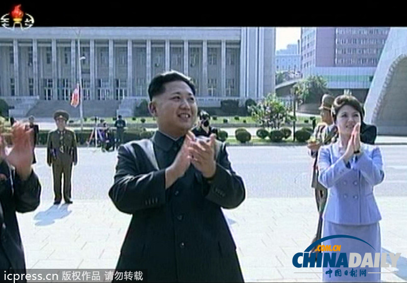 朝鮮勞動黨成立68周年 金正恩攜夫人看演出興趣濃（圖）