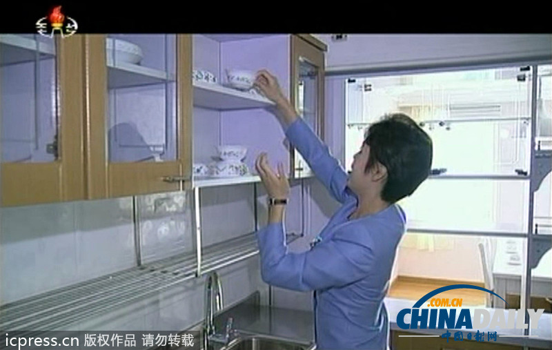 朝鮮勞動黨成立68周年 金正恩攜夫人看演出興趣濃（圖）