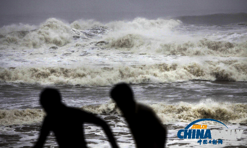 超強臺風“費林”襲擊印度 數十萬人緊急疏散