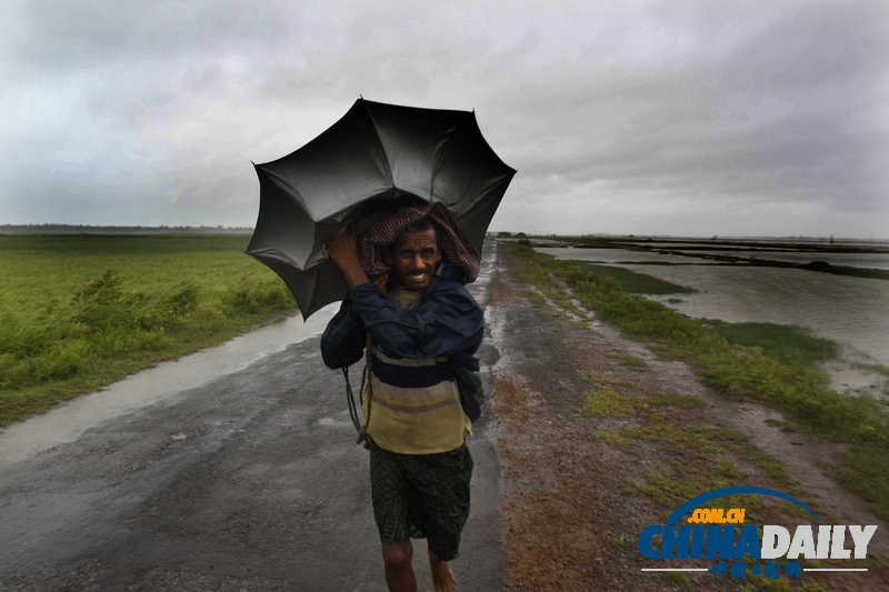 超強臺風“費林”襲擊印度 數十萬人緊急疏散