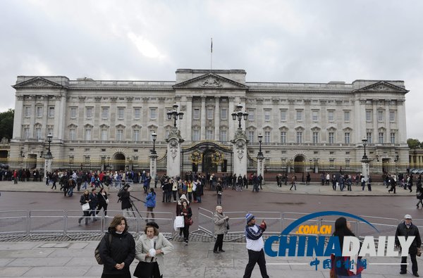英國一名男子持刀試闖白金漢宮遭逮捕
