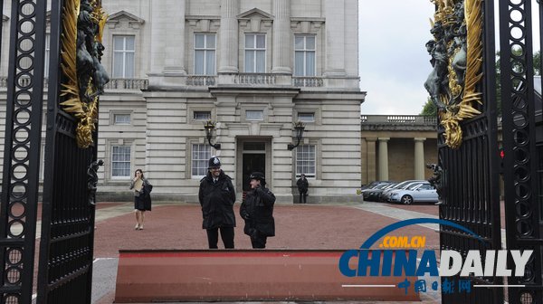 英國一名男子持刀試闖白金漢宮遭逮捕