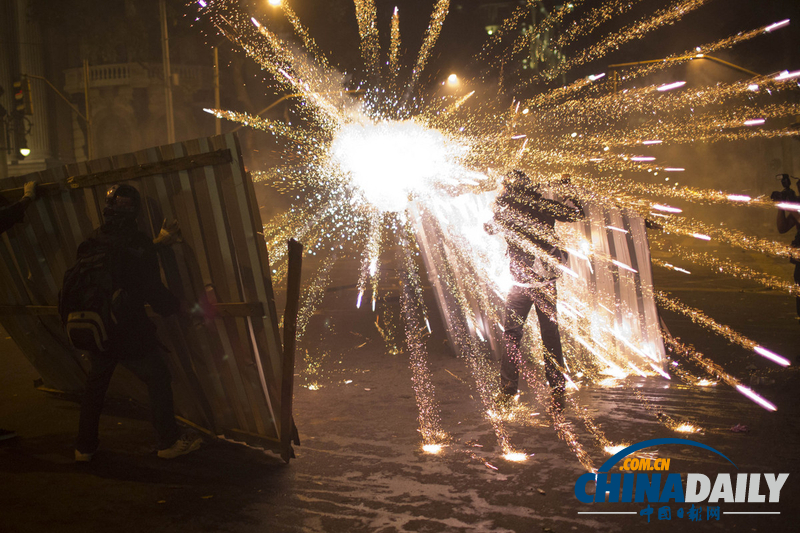 巴西民眾游行支持教師罷工 示威演變成暴力沖突